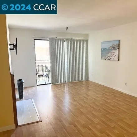 Image 3 - 1400 Carpentier Street, San Leandro, CA 94577, USA - Condo for sale