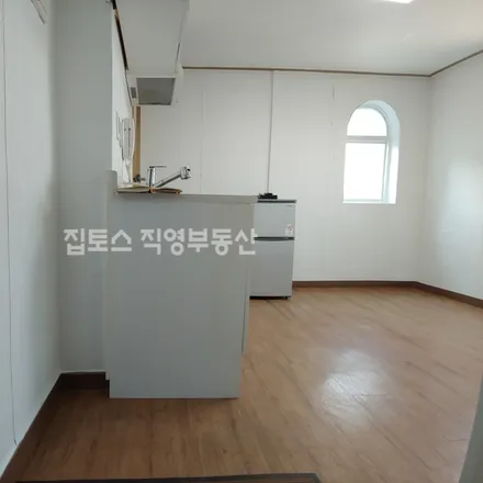 Rent this studio apartment on 서울특별시 은평구 응암동 126-9