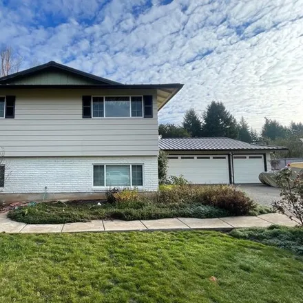 Buy this 5 bed house on 15821 South Wilshire Circle in Henrici, Oregon City