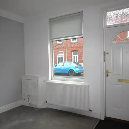 Image 3 - Queen Victoria Street, York, YO23 1HW, United Kingdom - Townhouse for rent