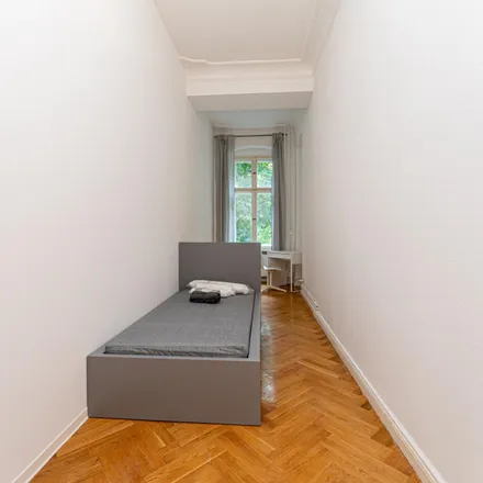 Rent this 6 bed room on Bornholmer Straße 17 in 10439 Berlin, Germany