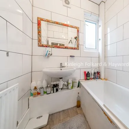 Image 6 - Robertson House, Tooting Grove, London, SW17 0RA, United Kingdom - Apartment for rent