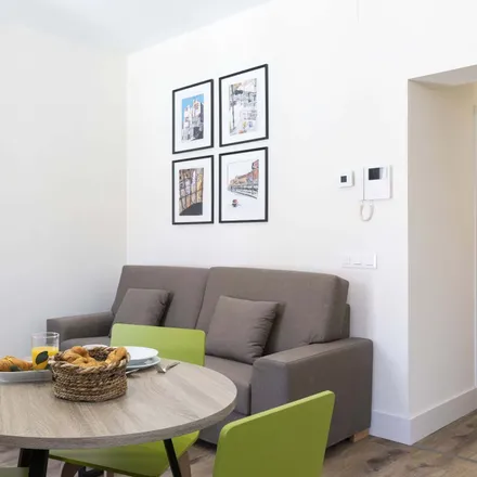 Rent this 2 bed apartment on Calle del Conde de Aranda in 15, 28001 Madrid