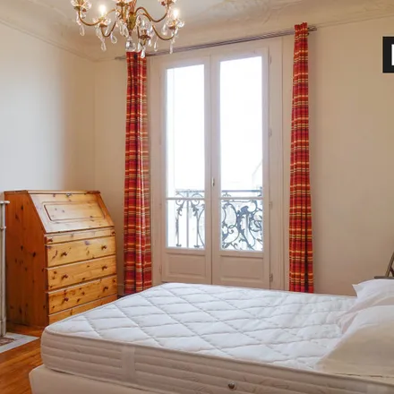 Rent this 3 bed room on 71 Boulevard Saint-Denis in 92400 Courbevoie, France