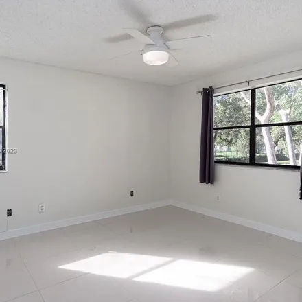 Rent this 3 bed apartment on 699 South Luna Court in Hollywood, FL 33021