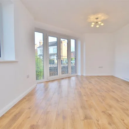 Rent this 2 bed apartment on West Avenue in West Bridgford, NG2 7NL