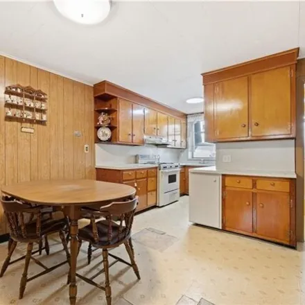 Image 6 - 1965 East 28th Street, New York, NY 11229, USA - House for sale