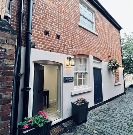 Rent this 2 bed townhouse on Horninglow Street in Burton-on-Trent, DE14 1NG