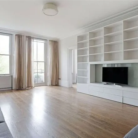 Rent this 4 bed apartment on Queen's Gate Terrace in London, SW7 5JE