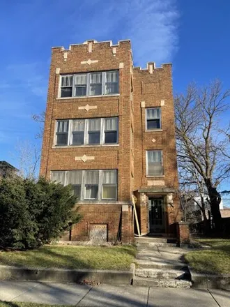 Buy this 6 bed house on 7327 South Paxton Avenue in Chicago, IL 60617