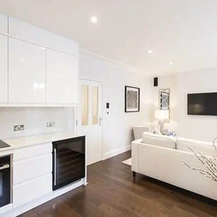 Rent this 3 bed apartment on Hamlet Gardens in London, W6 0TT