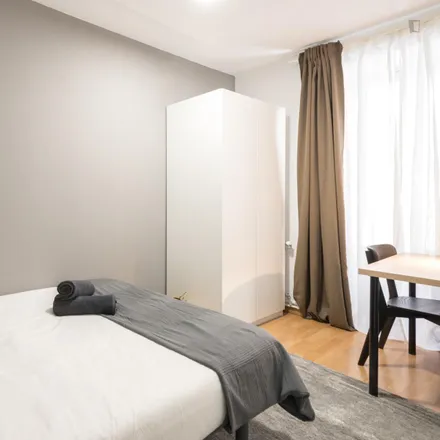 Rent this 11 bed room on Calle de Cedaceros in 8, 28014 Madrid