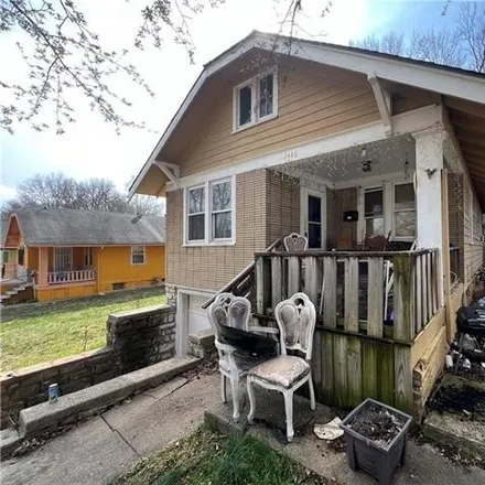 Buy this 2 bed house on 2446 Denver Avenue in Kansas City, MO 64127