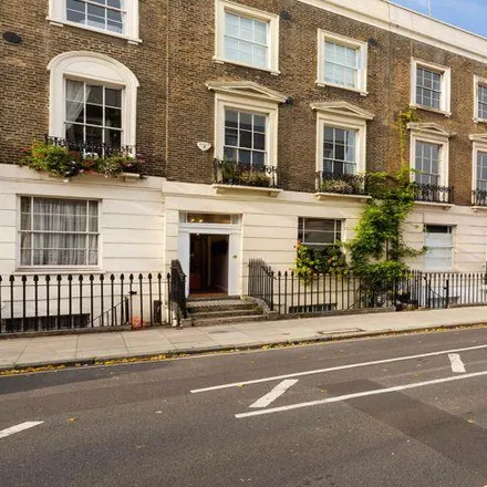 Rent this 3 bed apartment on 19 Calthorpe Street in London, WC1X 0JZ