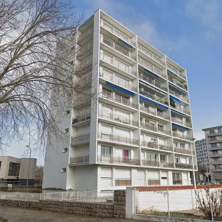 Rent this 2 bed apartment on 6 Impasse de l’Academie in 03200 Le Vernet, France