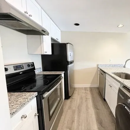 Image 1 - 670 Massachusetts Avenue, Boston, MA 02118, USA - Apartment for rent