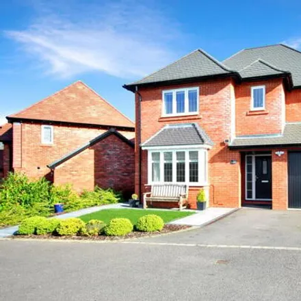 Buy this 5 bed house on Hazel Close in Churchover, CV21 1UR