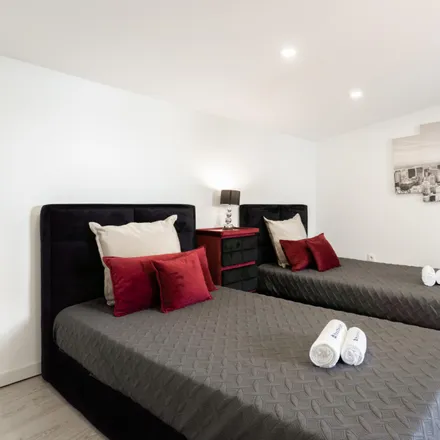 Rent this 3 bed apartment on Rua Escura 13 in 4000-041 Porto, Portugal