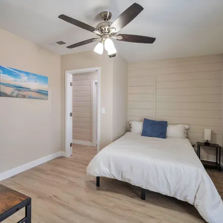 Rent this 1 bed room on Phoenix in Alhambra, US