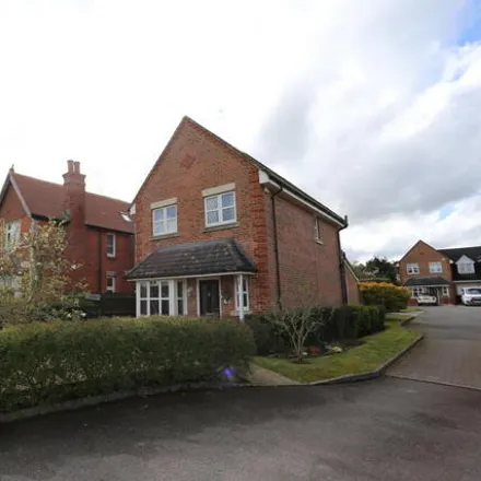 Buy this 3 bed house on 10 The Hedgerows in Reading, RG5 3BQ