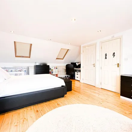 Rent this 5 bed apartment on 14 Wigram Road in London, E11 2LF