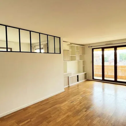 Rent this 4 bed apartment on 2 Rue Étienne Dolet in 92130 Issy-les-Moulineaux, France