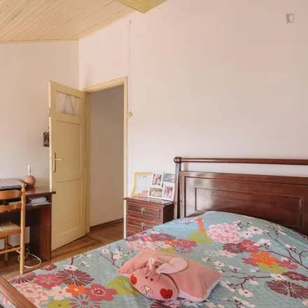 Rent this 5 bed room on Funerária da Boa Hora in Calçada da Boa Hora, 1300-481 Lisbon
