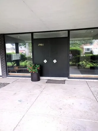 Rent this 2 bed condo on 1901 W Touhy Ave Apt 6 in Park Ridge, Illinois