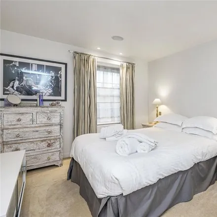 Image 3 - Cambisgate, London, SW19 5AL, United Kingdom - Townhouse for rent