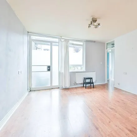 Rent this 1 bed apartment on London College Of Communication in St George's Road, London