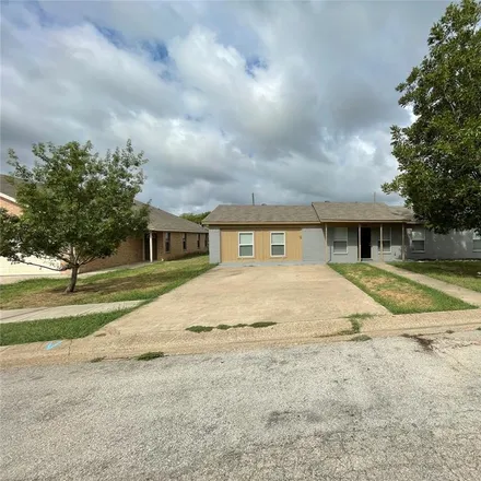 Rent this 3 bed house on 928 Sylvia Street in Weatherford, TX 76086