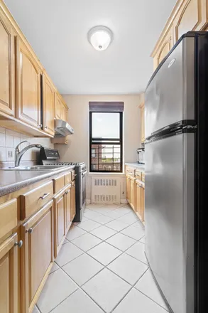 Image 7 - 2244 Bronx Park East, New York, NY 10467, USA - Apartment for sale