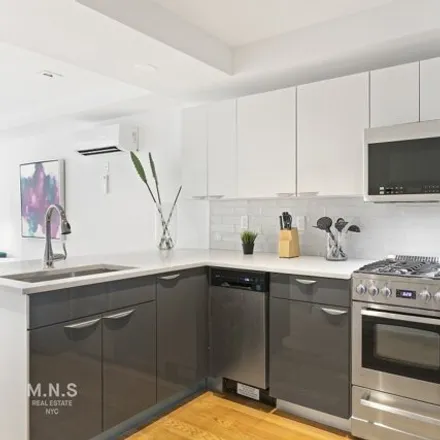 Image 7 - 39 East 21st Street, New York, NY 11226, USA - House for rent