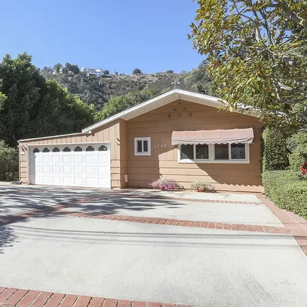 Image 1 - 1749 Franklin Canyon Drive, Beverly Hills, CA 90210, USA - House for sale