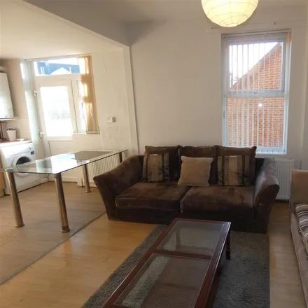 Image 3 - Ancrum Street, Newcastle upon Tyne, NE2 4LR, United Kingdom - Townhouse for rent