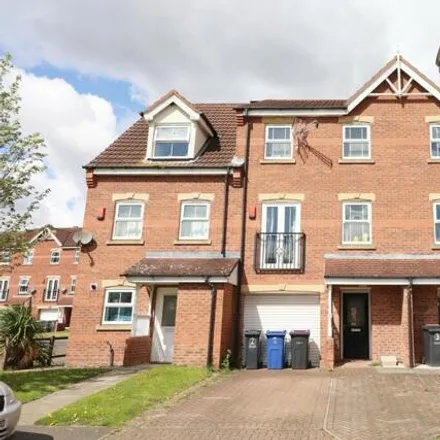 Buy this 3 bed townhouse on The Alders in Gainsborough CP, DN21 1WJ