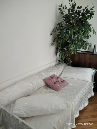 Rent this 5 bed room on Via Claudio Monteverdi 15 in 20131 Milan MI, Italy