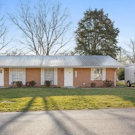 Buy this studio house on 2512 Woodfin Avenue in Easton Terrace, Chattanooga