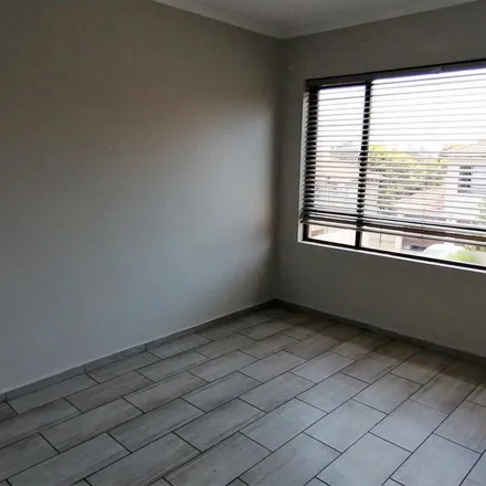 Image 6 - Jan Smuts Avenue, Craighall Park, Rosebank, 2024, South Africa - Apartment for rent