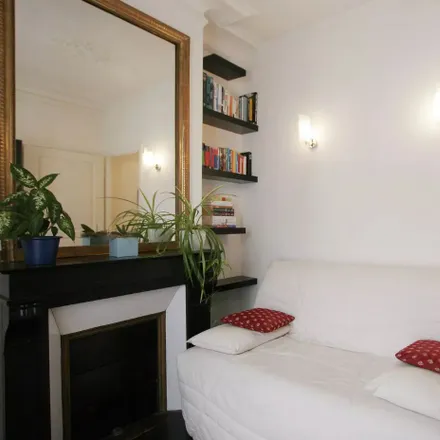 Image 7 - 38 Rue Simart, 75018 Paris, France - Apartment for rent
