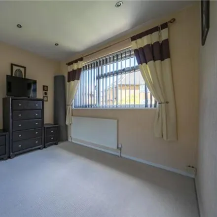 Image 5 - Queenshill Drive, Leeds, LS17 6BG, United Kingdom - Townhouse for sale