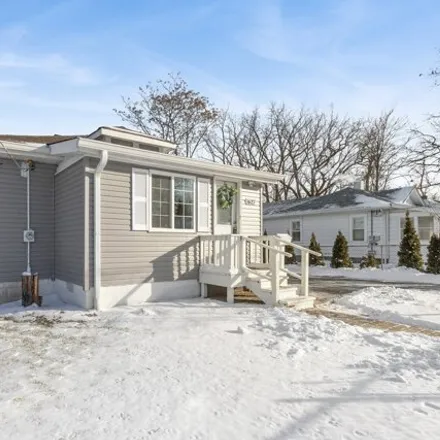 Image 2 - 1699 Circle Court, Waukegan, IL 60085, USA - House for sale