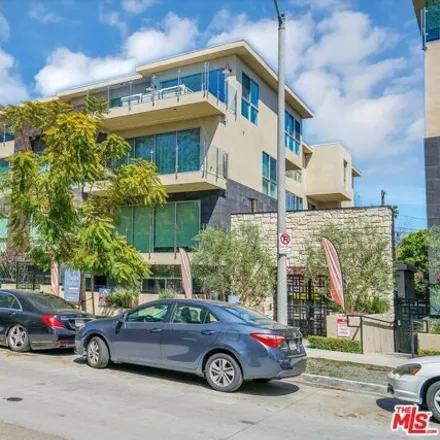 Rent this 2 bed condo on 762 North Sweetzer Avenue in Los Angeles, CA 90069