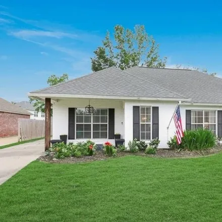 Buy this 3 bed house on 10528 Tanwood Avenue in Jefferson Terrace, East Baton Rouge Parish