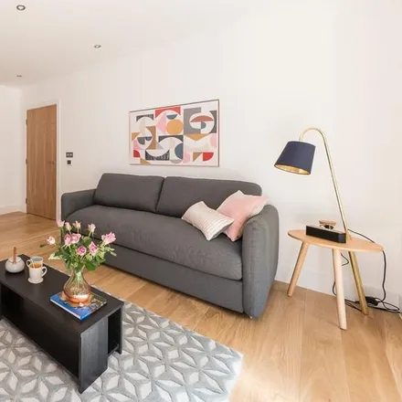 Rent this 1 bed apartment on Centre 500 in Chiswick High Road, London