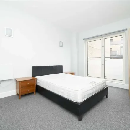 Rent this 3 bed apartment on 2 Artichoke Hill in St. George in the East, London