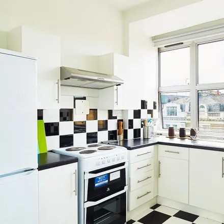 Rent this 4 bed apartment on 272 Earl's Court Road in London, SW5 9RF