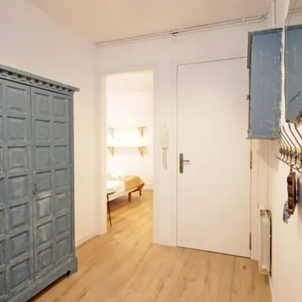 Image 2 - Carrer de los Castillejos, 363, 08025 Barcelona, Spain - Apartment for rent