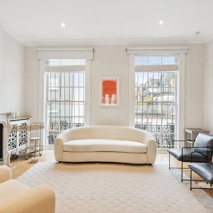 Rent this 6 bed apartment on 73 Artesian Road in London, W2 5DD
