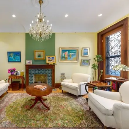 Rent this 5 bed townhouse on 326 West 85th Street in New York, NY 10024